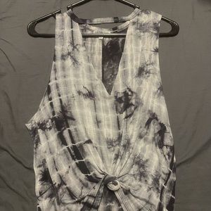 Cute low cut choker tank!